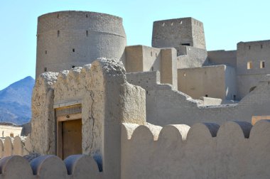Bahla Kalesi 'nin içinde, Nizwa yakınlarında Umman Sultanlığı' nda.