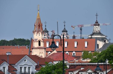 Litvanya, Vilnius, Haziran 05, 2025: Litvanya 'nın başkenti ve en büyük kenti Vilnius' un eski kent mimarisinin havadan görünüşü