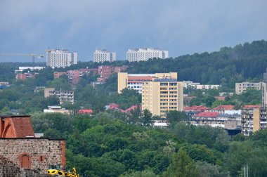 Litvanya, Vilnius, Haziran 05, 2025: Litvanya 'nın başkenti ve en büyük kenti Vilnius' un eski kent mimarisinin havadan görünüşü