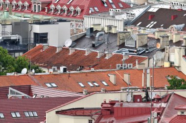 Litvanya, Vilnius, Haziran 05, 2025: Litvanya 'nın başkenti ve en büyük kenti Vilnius' un eski kent mimarisinin havadan görünüşü