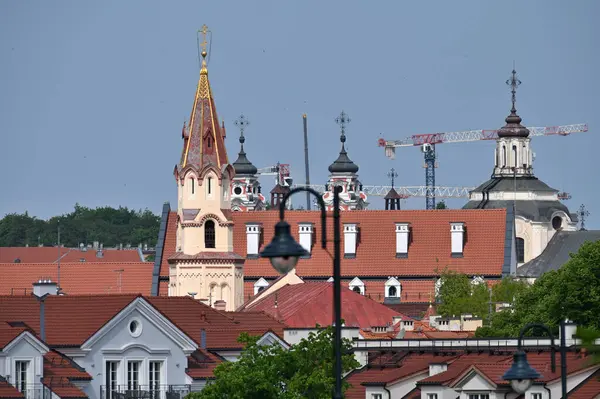 Litvanya, Vilnius, Haziran 05, 2025: Litvanya 'nın başkenti ve en büyük kenti Vilnius' un eski kent mimarisinin havadan görünüşü