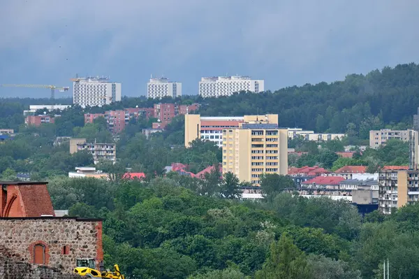 Litvanya, Vilnius, Haziran 05, 2025: Litvanya 'nın başkenti ve en büyük kenti Vilnius' un eski kent mimarisinin havadan görünüşü