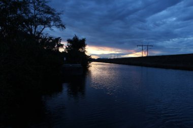 Everglades 'in üzerinde gün batımı Tekne rampasında