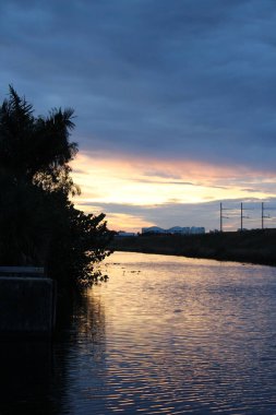 Everglades 'in üzerinde gün batımı Tekne rampasında
