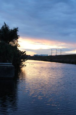 Everglades 'in üzerinde gün batımı Tekne rampasında