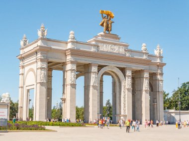 Park VDNH, Moscow city architecture of Soviet period. VDNKh, Exhibition of Achievements of National Economy, flower bed and building of entrance or gate. All Russian Exhibition Center
