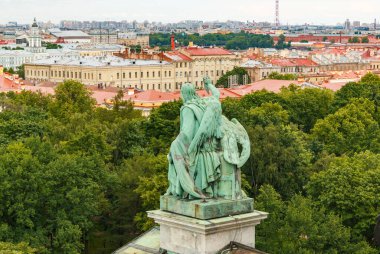 Rusya 'nın kuzey ve kültür başkenti St. Petersburg' daki St. Isaac 'in sütunundan şehrin ana eğlence merkezinin ve tarihsel bölümünün görüntülerine bakın.