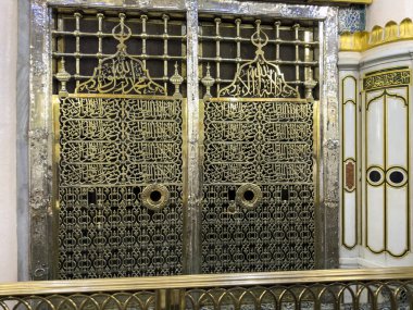 MEDINA, SAUDI ARABIA - 18 Haziran 2024: İslam peygamberi Muhammed ve ilk Müslüman liderler Ebu Bakar ve Ömer 'in mezarı 18 Haziran 2024' te Madina 'da