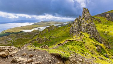 Kaya oluşumu Storr 'un Yaşlı Adamı (Skye Adası, İskoçya)