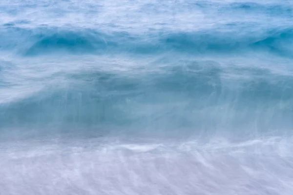 ヴィンテージとレトロなスタイルのパステルカラーの長い露出でモーションブラーをパンニングシェイプ抽象的な波の背景 — ストック写真