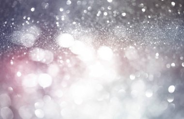 Altın parıldayan Noel ışıkları. Şenlikli soyut sim bokeh arkaplanı