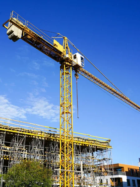 Construcción Amarilla Grúa Torre Encofrado Hormigón Con Mecanismo Plegado Vigas —  Fotos de Stock