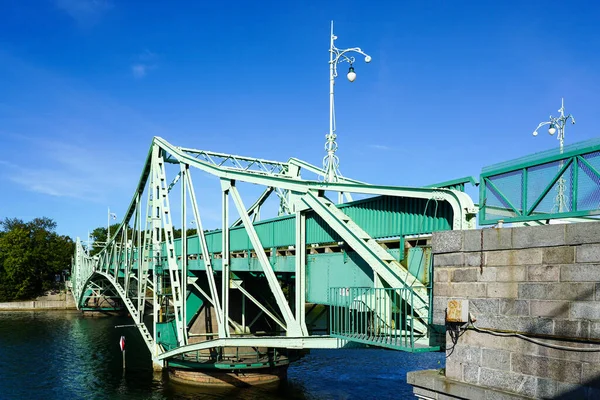 Oskara Kalpaka Bridge Historic Rotatable Riveted Steel Construction Car Bridge — стокове фото