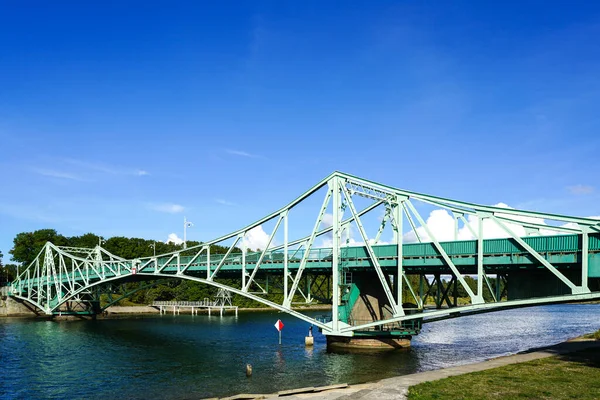 Oskara Kalpaka桥 历史上可旋转的铆钉钢制施工桥 拉脱维亚Liepaja的地标 — 图库照片
