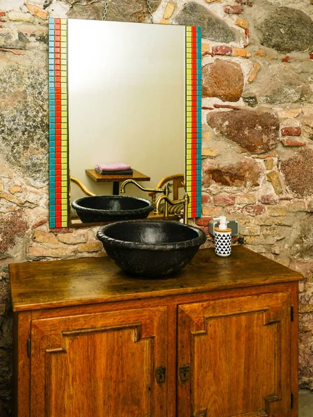 Vintage Style Bathroom Interior Black Ceramic Sink Brass Faucet Top — Stockfoto