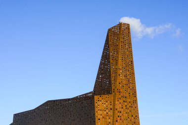 Roskilde, Danimarka - 28 Mayıs 2023: Hollandalı mimar Erick van Egeraat tarafından tasarlanan atık yakma fırını ve termik elektrik santrali