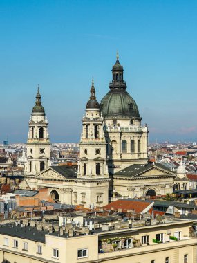 Macaristan 'ın Budapeşte kentindeki bir Roma Katolik Bazilikası olan St. Stephens Bazilikası' nın havadan görünüşü