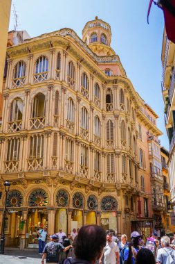 Palma de Mallorca, İspanya - 24 Mayıs 2024: Olağanüstü ünlü Can Corbella sanat yenilikçi tarzı Palma de Mallorca 'nın tarihi merkezinde ön cephe