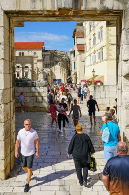 Split, Hırvatistan - 20 Eylül 2024: Roma İmparatorluğu döneminden kalma eski Split kasabası, Diocletians Sarayı