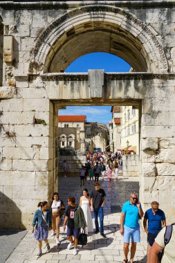 Split, Hırvatistan - 20 Eylül 2024: Roma İmparatorluğu döneminden kalma eski Split kasabası, Diocletians Sarayı