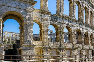 Hırvatistan 'ın Pula kentindeki en büyük korunmuş Roma amfitiyatrolarından biri.