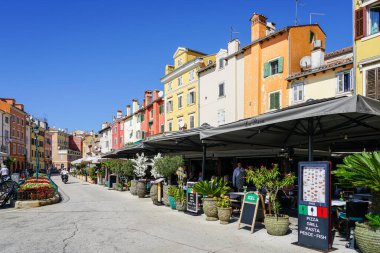 Rovinj, Croatia - September 25, 2024: Marshal Tito Square, Trg Marsala Tita, Rovinj, people at restaurant, cafe and bar clipart