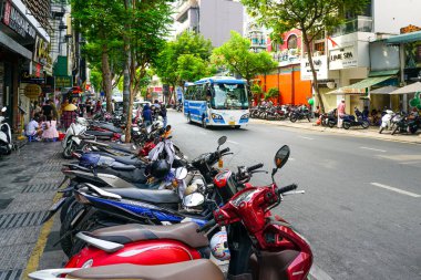 Ho Chi Minh Şehri, Vietnam- 16 Mart 2025: Mariamman Hindu Tapınağı yakınlarındaki Truong Dinh caddesindeki Asya şehrinin cazibesi, Saigon, şehir yaşam tarzı