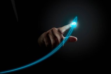 İşadamı Okçuluk şirketinin gelecekteki büyüme planını işaret ediyor. İş geliştirme başarıya ve büyüyen büyüme konseptine.