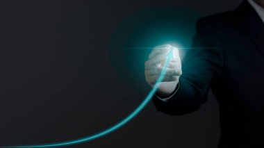 İşadamı Stylus kalem yazma grafiği kullanıyor. Kurumsal gelecek büyüme planı. İş geliştirme, başarı motivasyon kavramına.