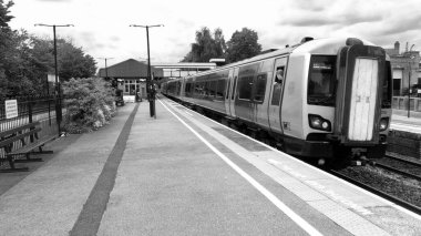 İngiliz demiryolu dizel tren istasyonu İngiltere