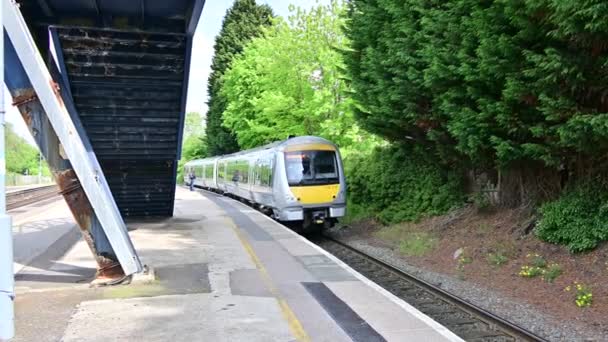 Tren Pasajeros Diesel Vías Ferrocarril Británicas West Midlands Inglaterra Reino — Vídeo de stock