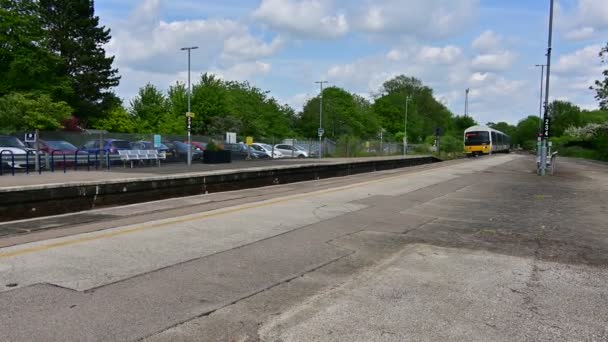 Tren Pasajeros Diesel Vías Ferrocarril Británicas West Midlands Inglaterra Reino — Vídeos de Stock