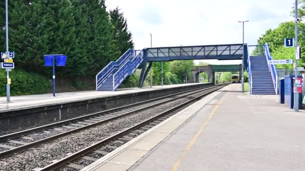Tren Pasajeros Diesel Vías Ferrocarril Británicas West Midlands Inglaterra Reino — Vídeo de stock