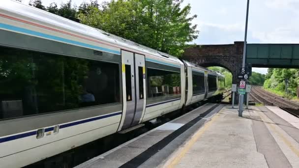 Treno Passeggeri Motore Diesel Sui Binari Ferroviari Britannici West Midlands — Video Stock