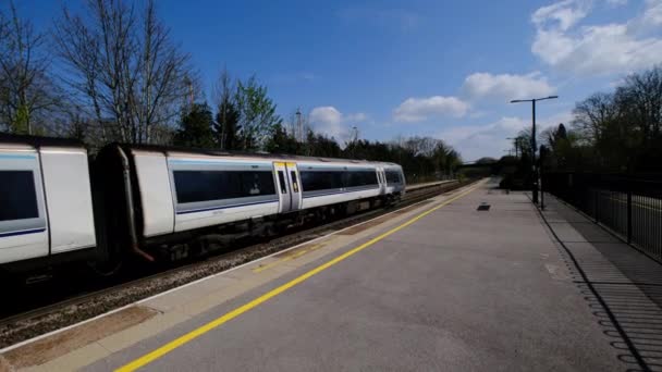 Imagens Comboio Diesel Numa Estação Rural Passageiros West Midlands Inglaterra — Vídeo de Stock