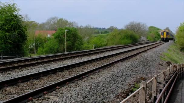 Тысяч Кадров Дизельным Поездом Пригородной Станции Уэст Мидлендс Англия Великобритания — стоковое видео