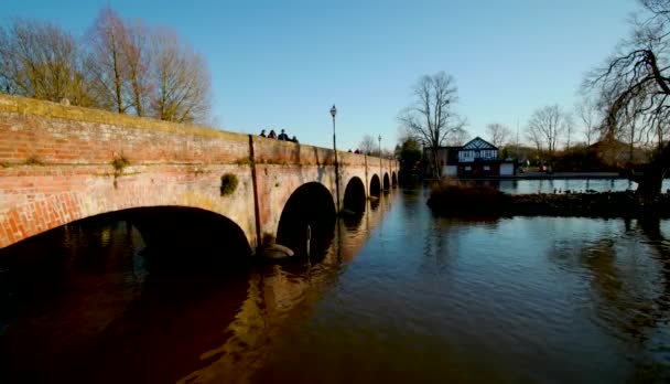 Rzeka Avon Stratford Avon Warwickshire Anglia Łabędzie — Wideo stockowe