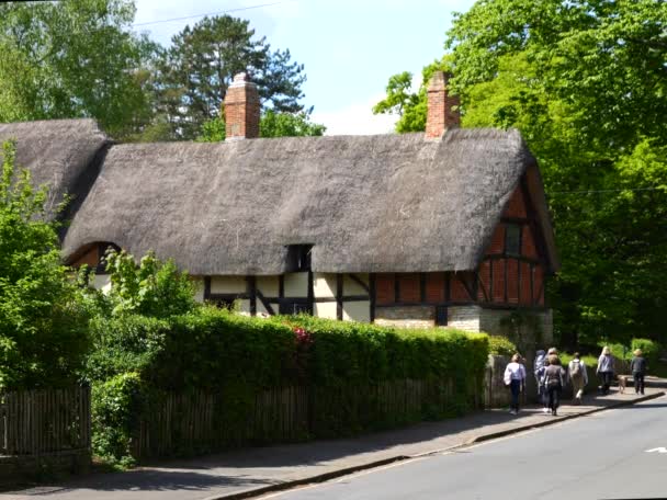 Ann Hathaways Cottage 莎士比亚的妻子 旅游胜地沃里克郡英国 — 图库视频影像