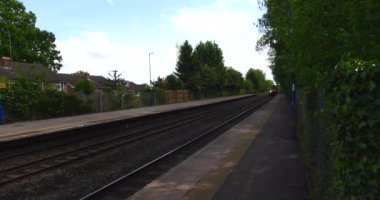 Yolcu banliyö banliyö tren istasyonu