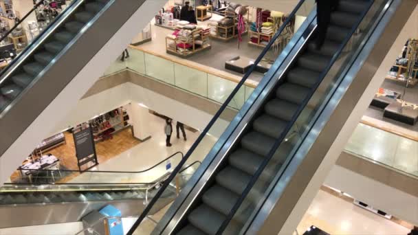 Touwood购物中心和商业街的内部 位于英格兰中部西部 — 图库视频影像