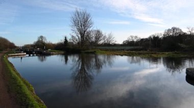 Şapka İngiltere Büyük Sendika Kanalını kilitliyor.