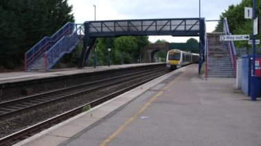 İngiltere 'nin batı iç kısımlarında dizel tren var.