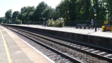 İngiltere 'nin batı iç kısımlarında dizel tren var.