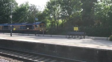 İngiltere 'nin batı iç kısımlarında dizel tren var.