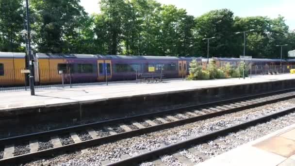 英国英格兰西部的柴油铁路货运列车 — 图库视频影像