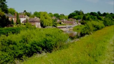 Nehir Arley Shropshire İngiltere 'yi ayırıyor.