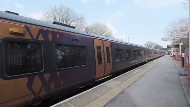 Comboio Passageiros Diesel England — Vídeo de Stock