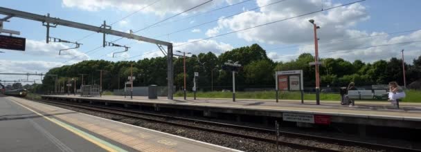 Passeggero Pendolare Stazione Ferroviaria Bromsgrove Worcestershire Inghilterra — Video Stock