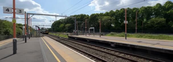 Επιβατική Μετακινούμενος Σιδηροδρομικός Σταθμός Bromsgrove Worcestershire Αγγλία — Αρχείο Βίντεο