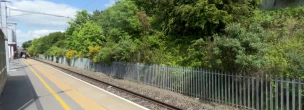 Passageiros Pendulares Estação Ferroviária Bromsgrove Worcestershire England — Vídeo de Stock